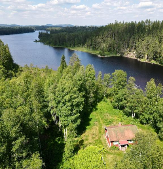 Västra Vintersjön - Schwedenhaus am See buchen: Lage direkt am Kanugewässer in mitten der Wildnis von Värmland - mit holzgefeuerter Sauna!
